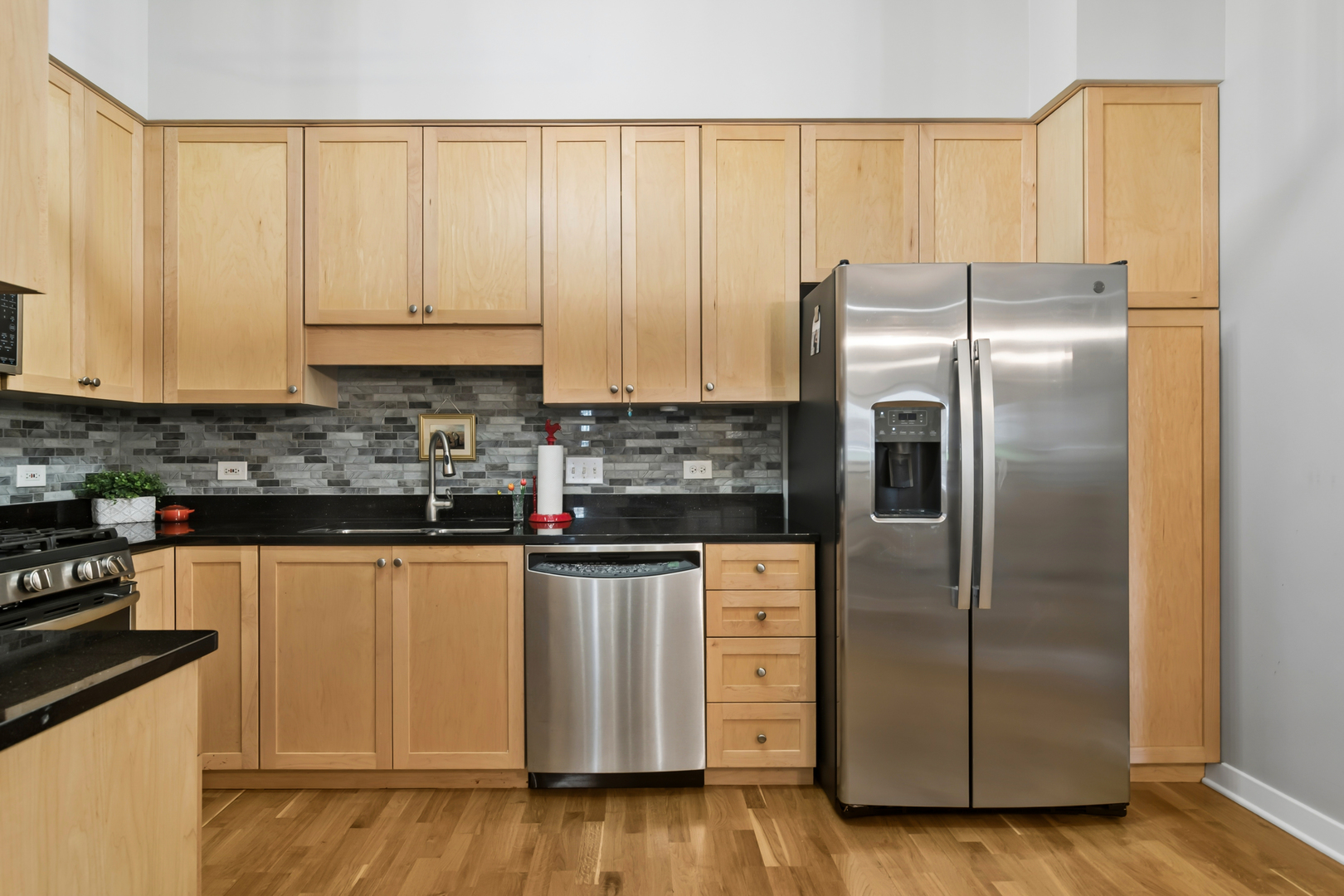 40 E Northwest Highway #208, Mount Prospect, IL 60056