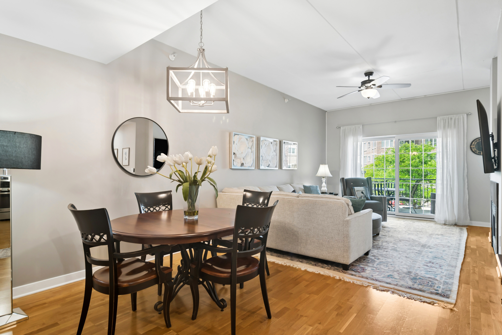 40 E Northwest Highway #208, Mount Prospect, IL 60056