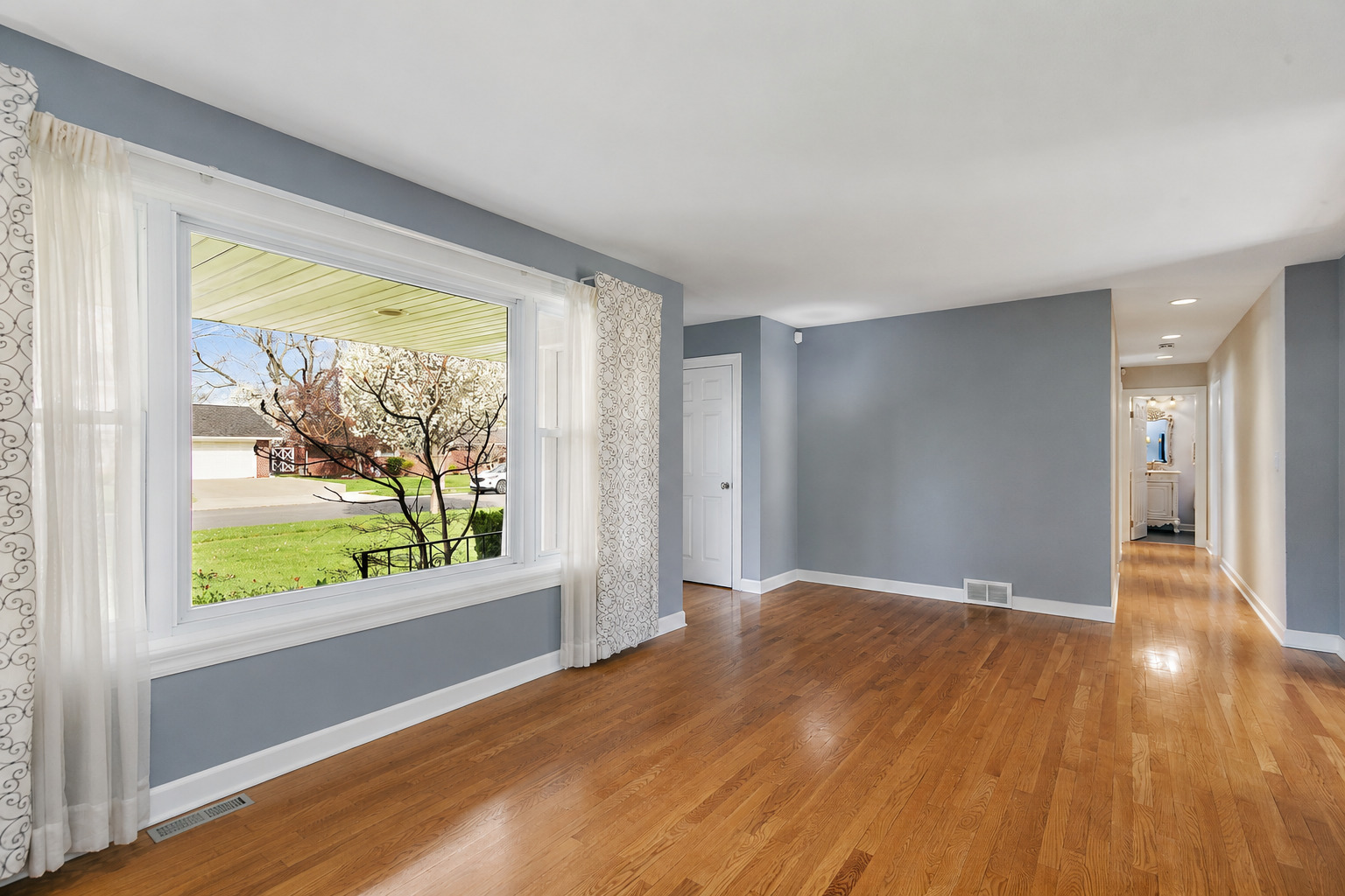 629 N Wren Avenue, Palatine, IL 60067
