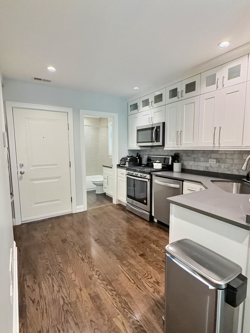 2538 N Southport Avenue #2F, Chicago, IL 60614