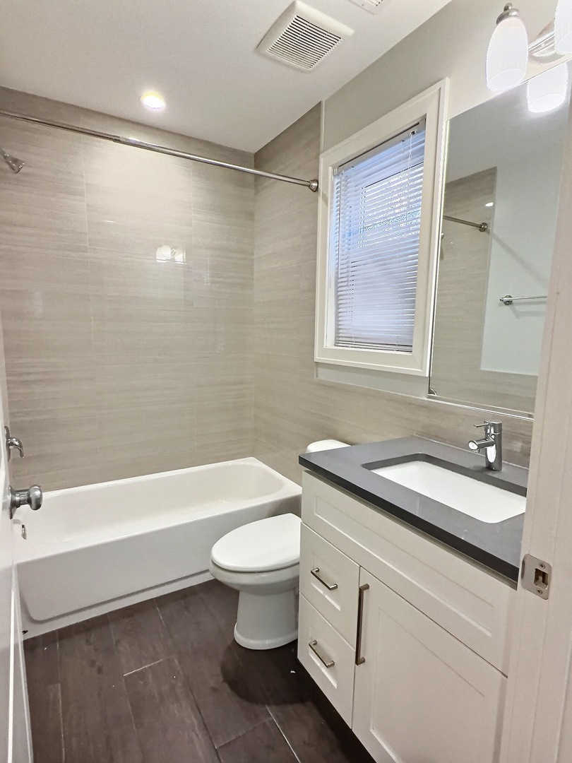 2538 N Southport Avenue #2F, Chicago, IL 60614