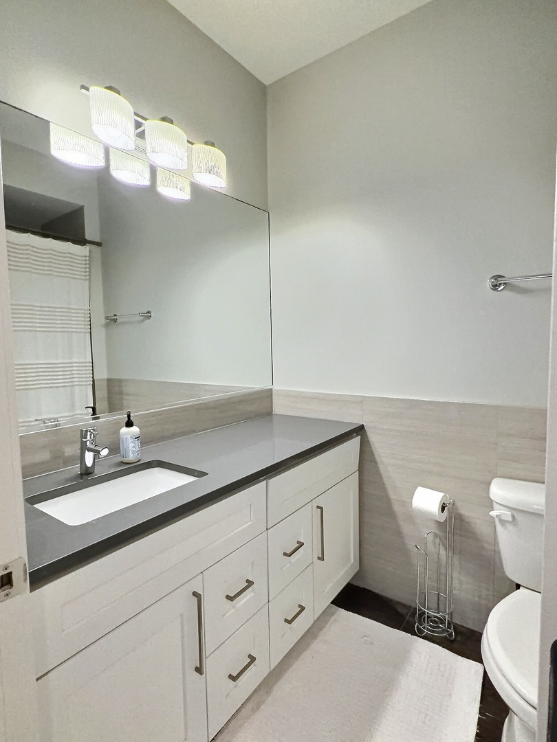 2538 N Southport Avenue #2F, Chicago, IL 60614