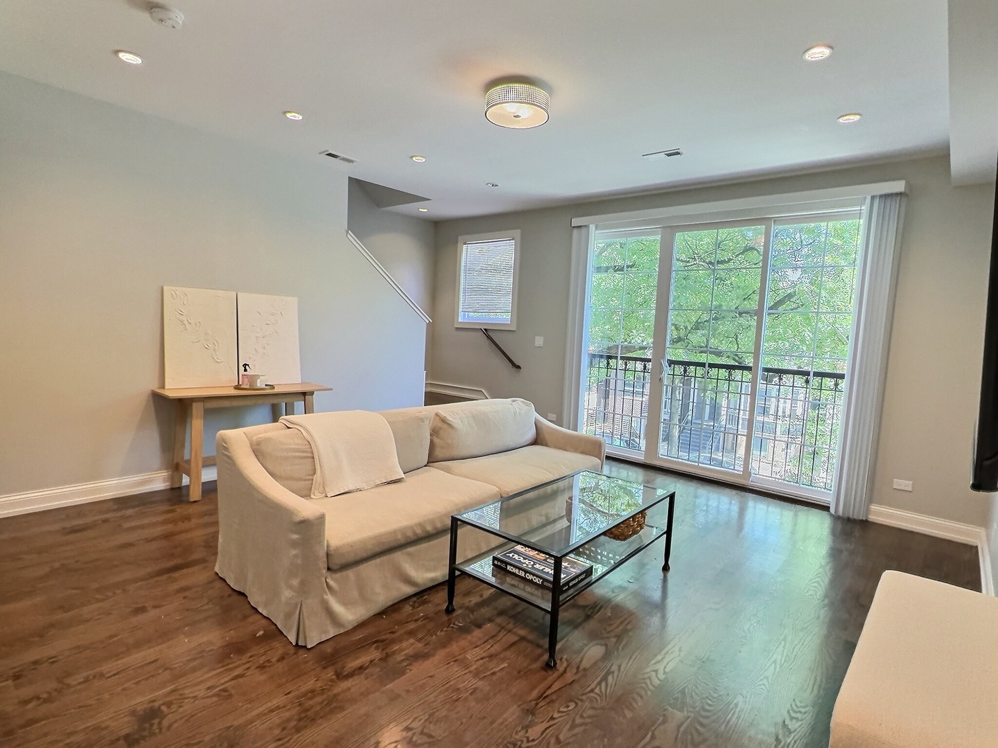 2538 N Southport Avenue #2F, Chicago, IL 60614