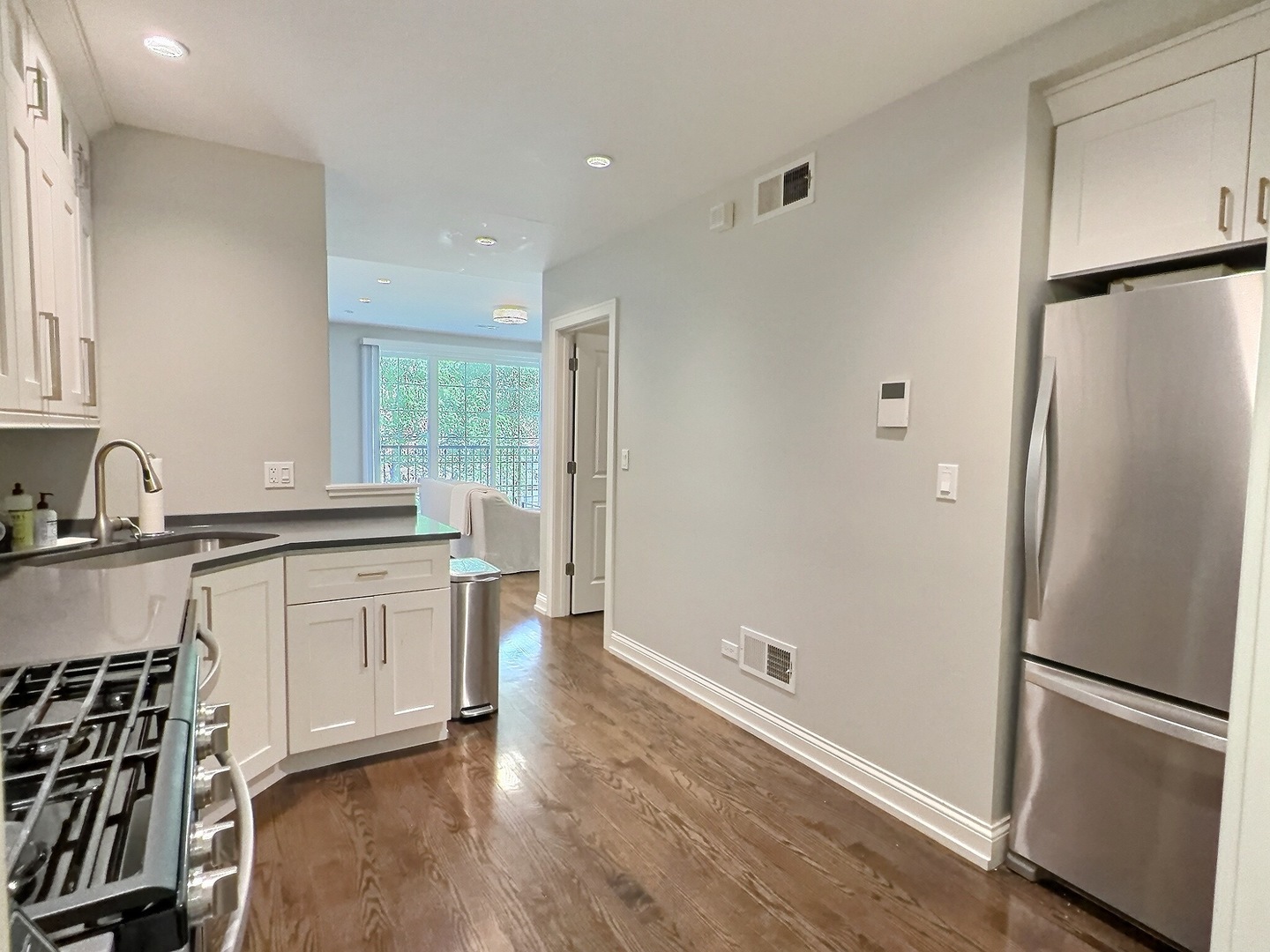2538 N Southport Avenue #2F, Chicago, IL 60614