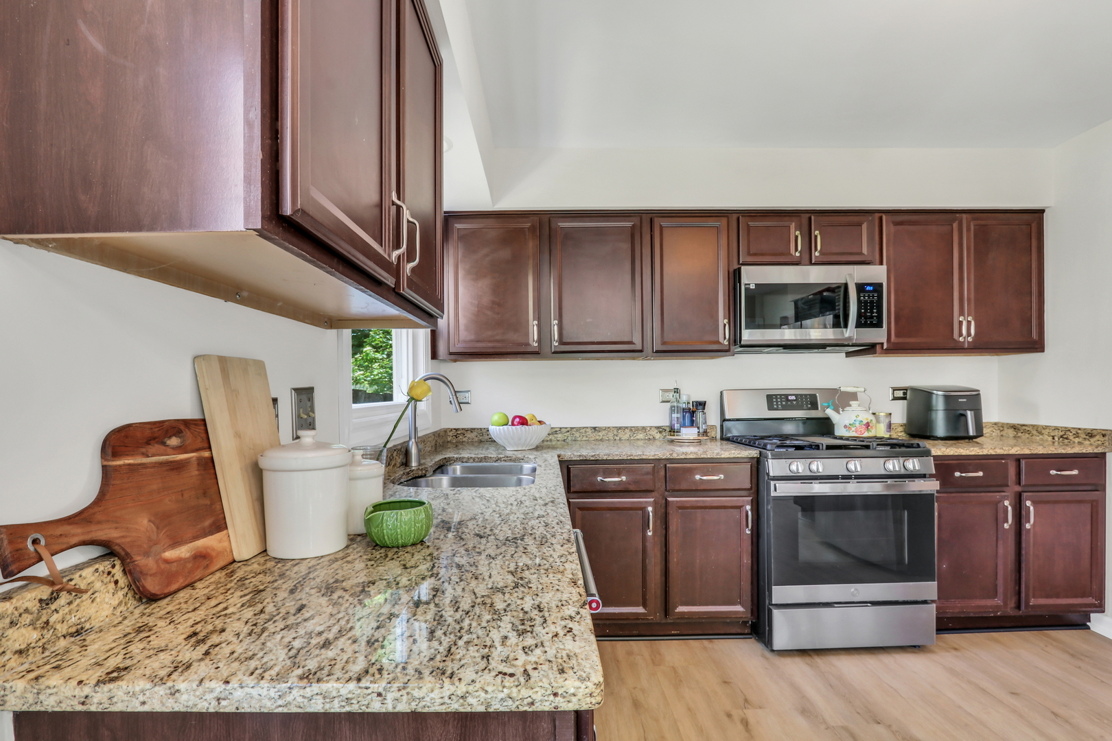 90 Southfield Drive, Vernon Hills, IL 60061