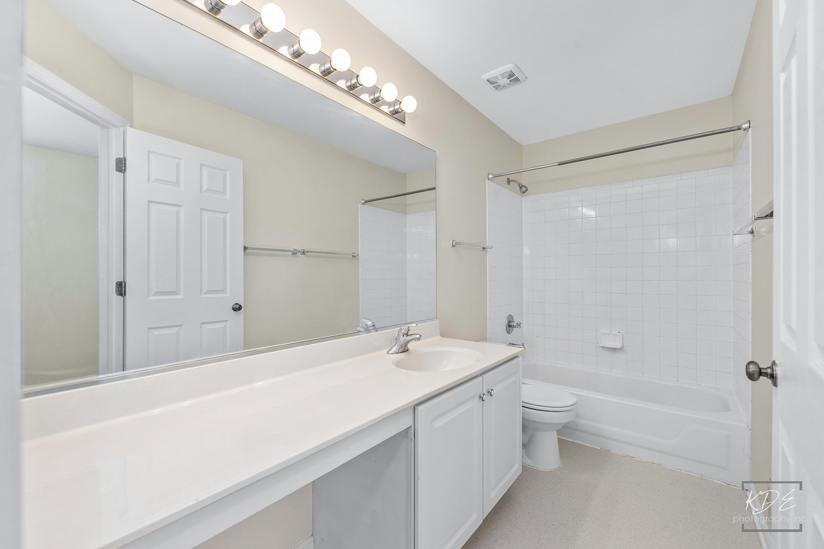 2640 Idaho Road #2640, Naperville, IL 60564