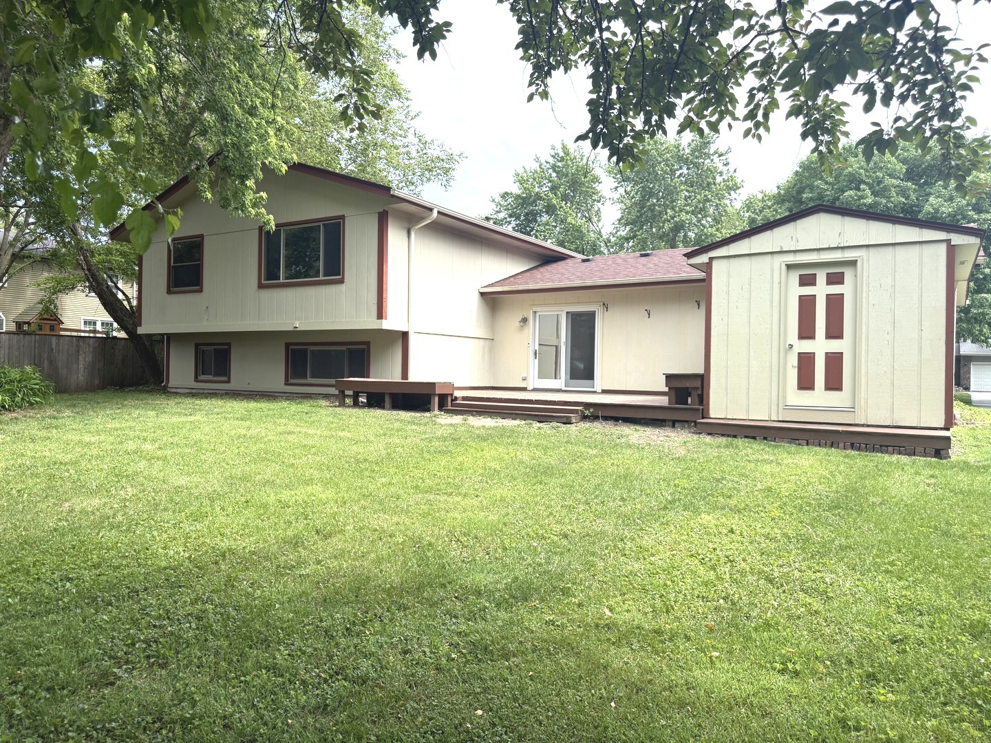 425 Carriage Hill Road, Naperville, IL 60565