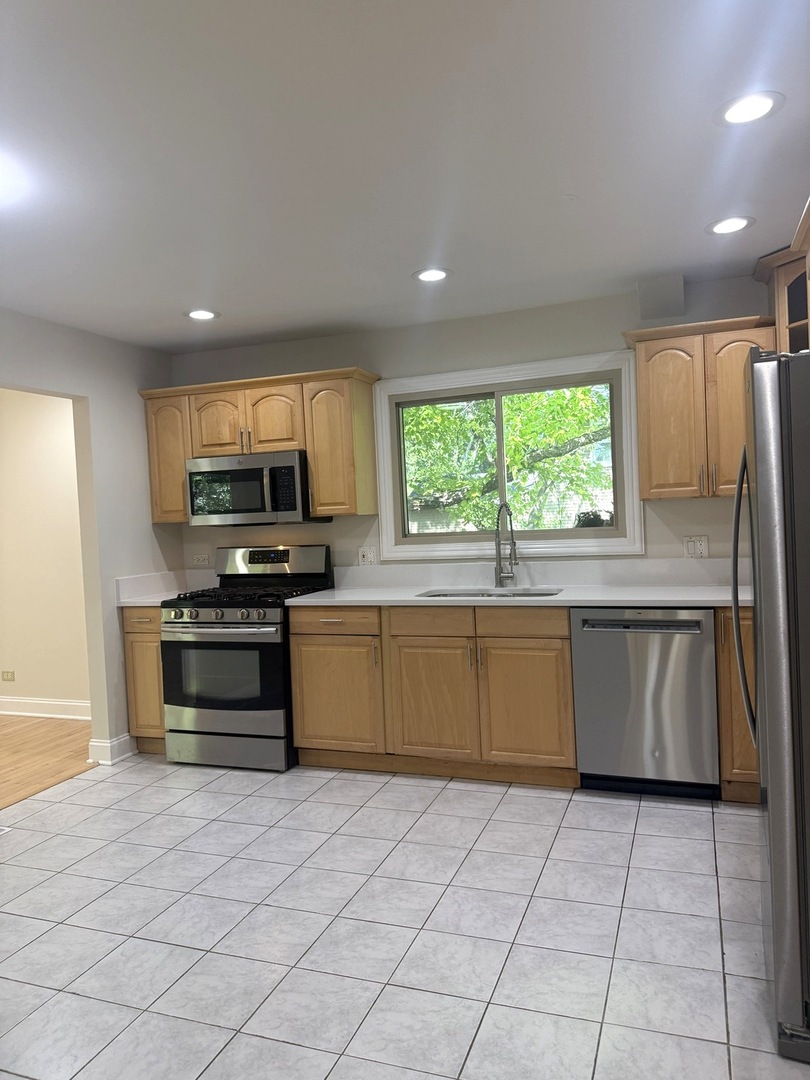 425 Carriage Hill Road, Naperville, IL 60565
