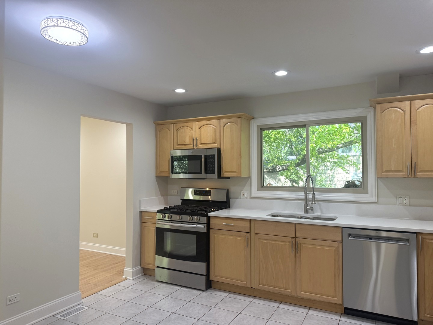 425 Carriage Hill Road, Naperville, IL 60565