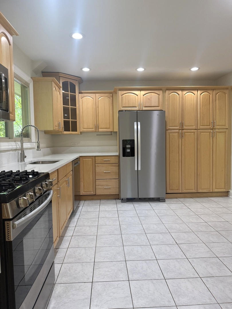 425 Carriage Hill Road, Naperville, IL 60565