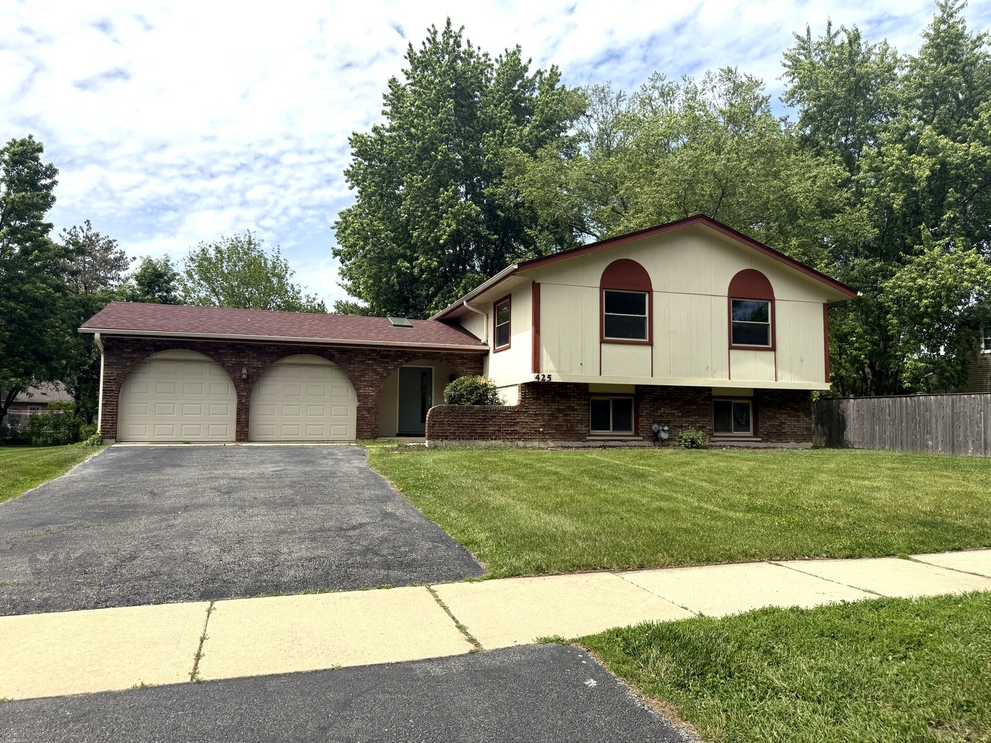 425 Carriage Hill Road, Naperville, IL 60565