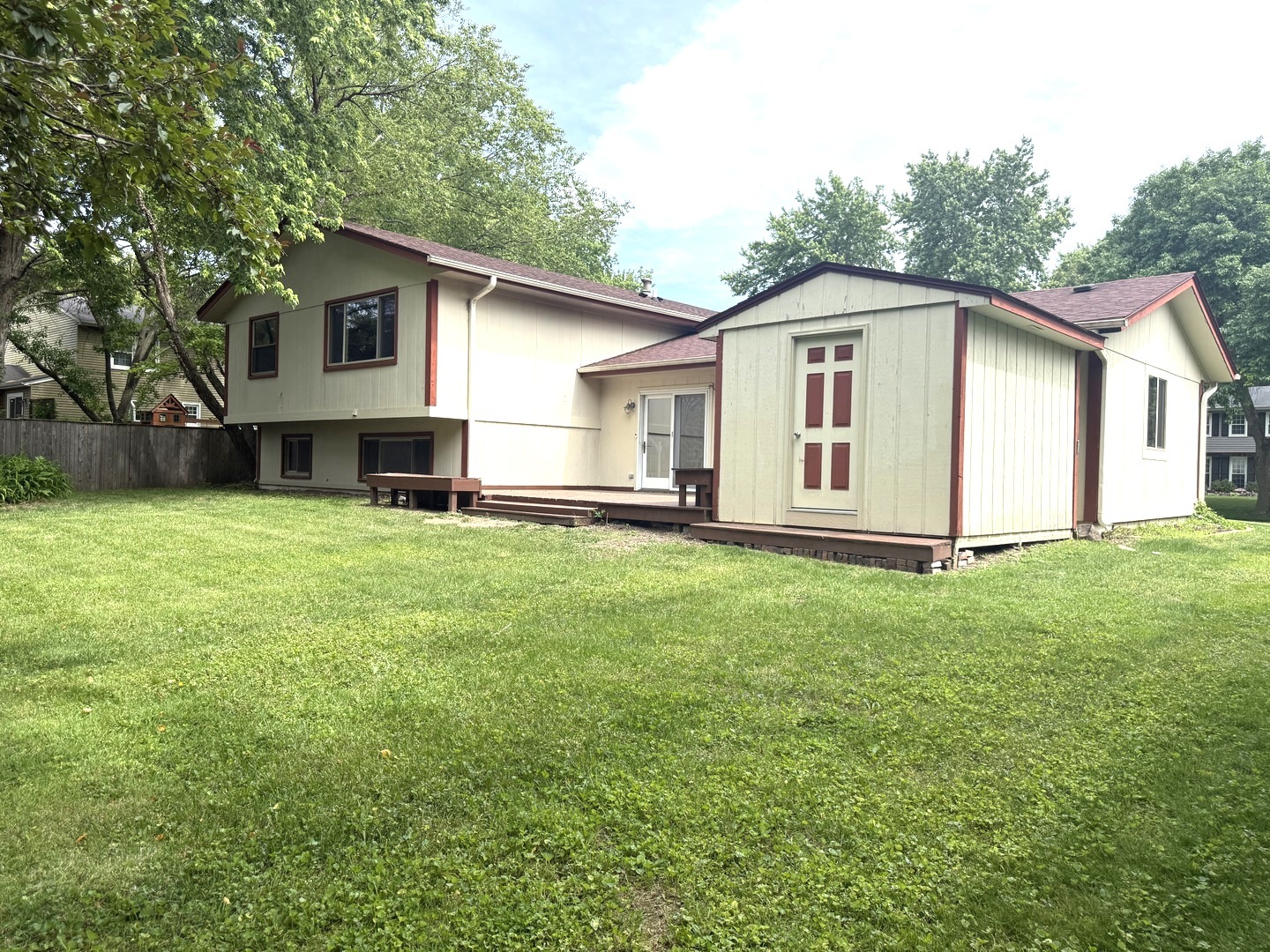 425 Carriage Hill Road, Naperville, IL 60565