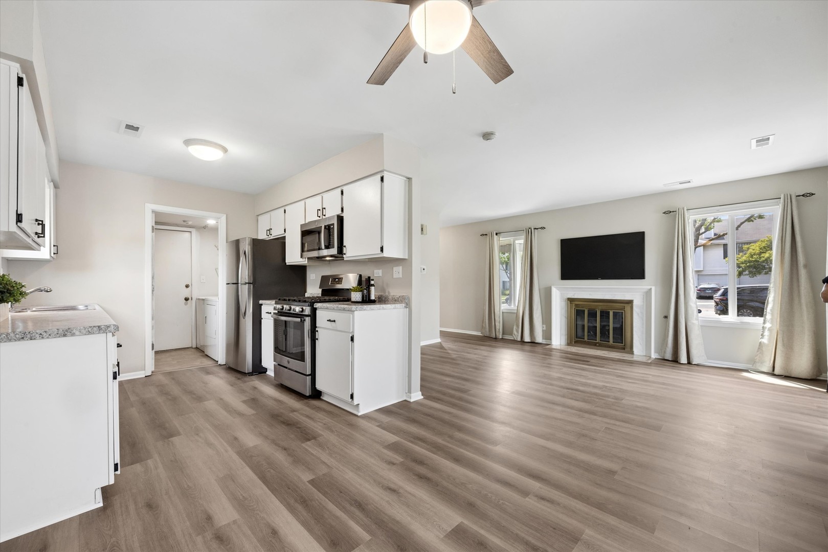 7921 Knottingham Circle #A, Darien, IL 60561