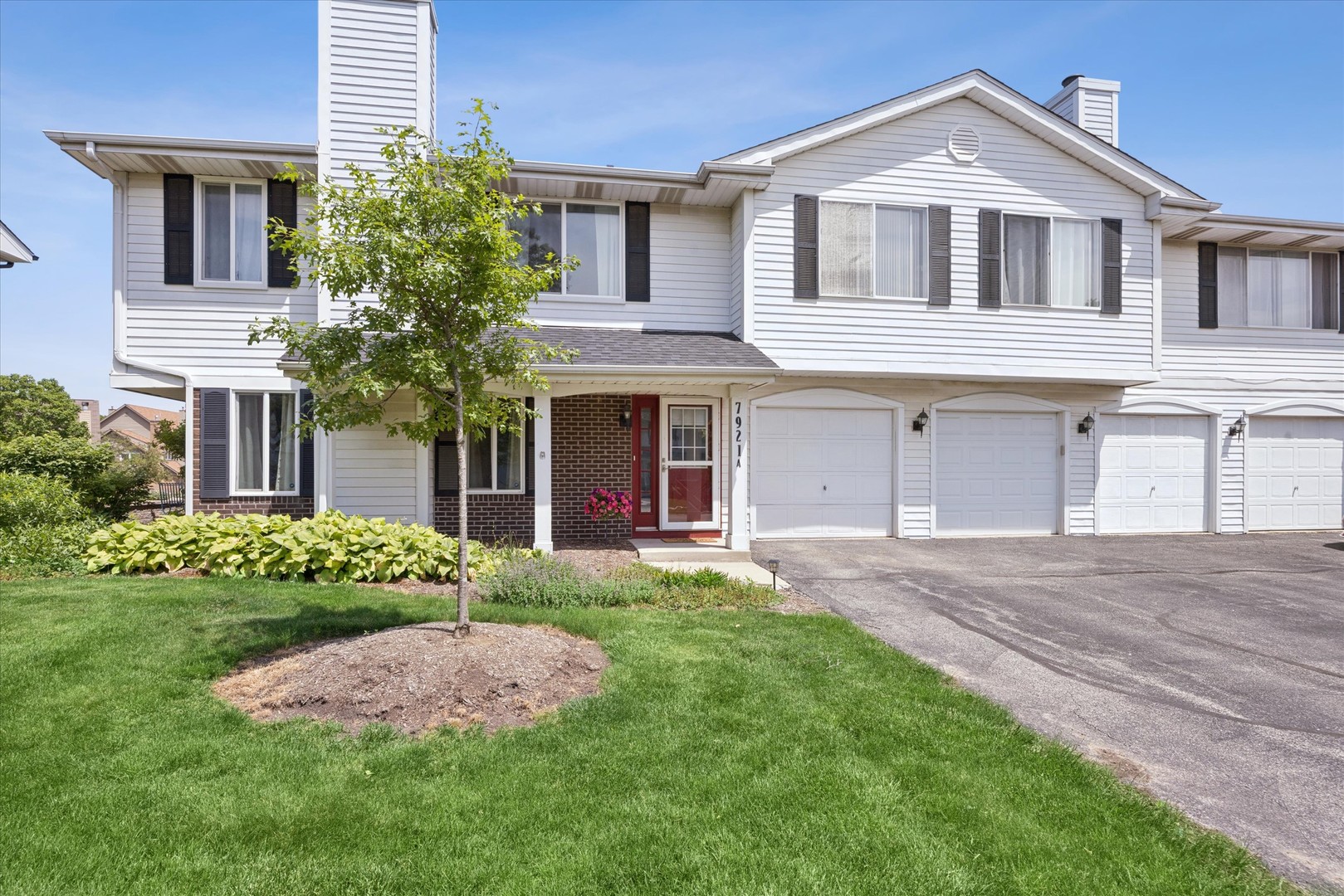 7921 Knottingham Circle #A, Darien, IL 60561