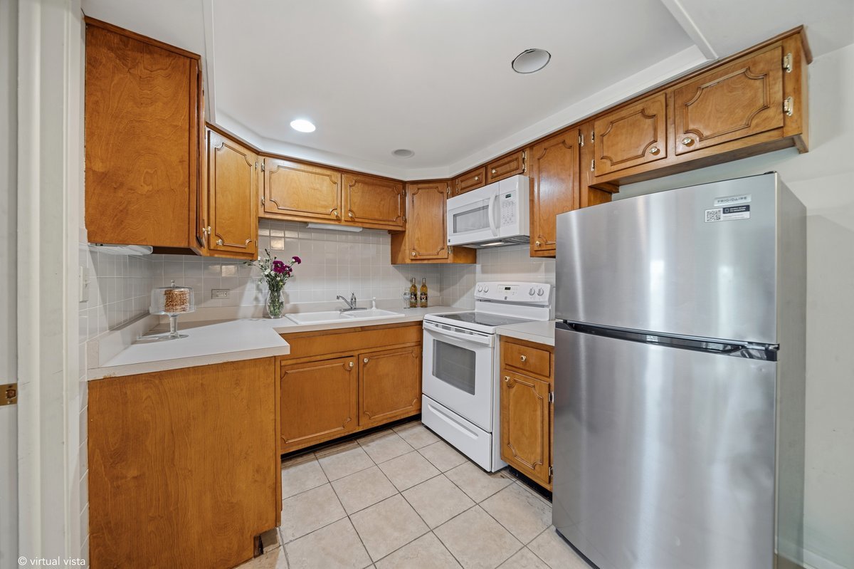 5300 Walnut Avenue #19C, Downers Grove, IL 60515