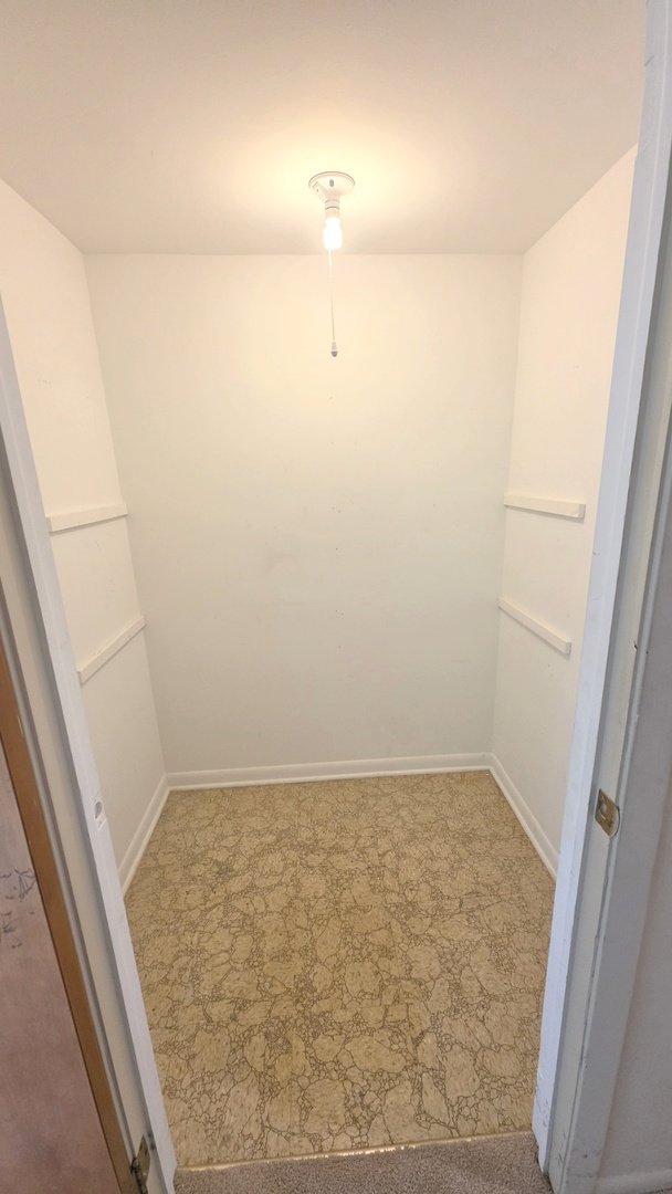 5300 Walnut Avenue #19C, Downers Grove, IL 60515