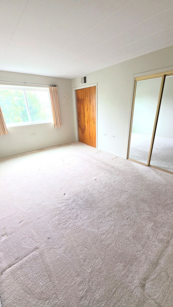 5300 Walnut Avenue #19C, Downers Grove, IL 60515