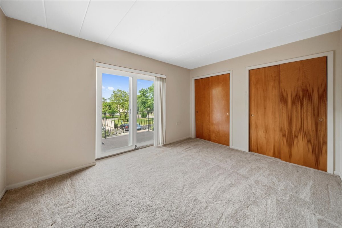 5300 Walnut Avenue #19C, Downers Grove, IL 60515