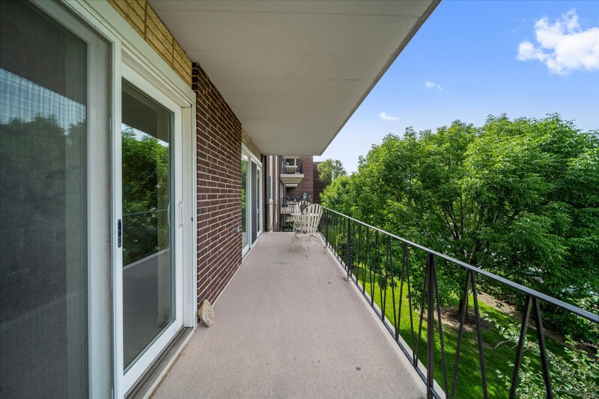 5300 Walnut Avenue #19C, Downers Grove, IL 60515