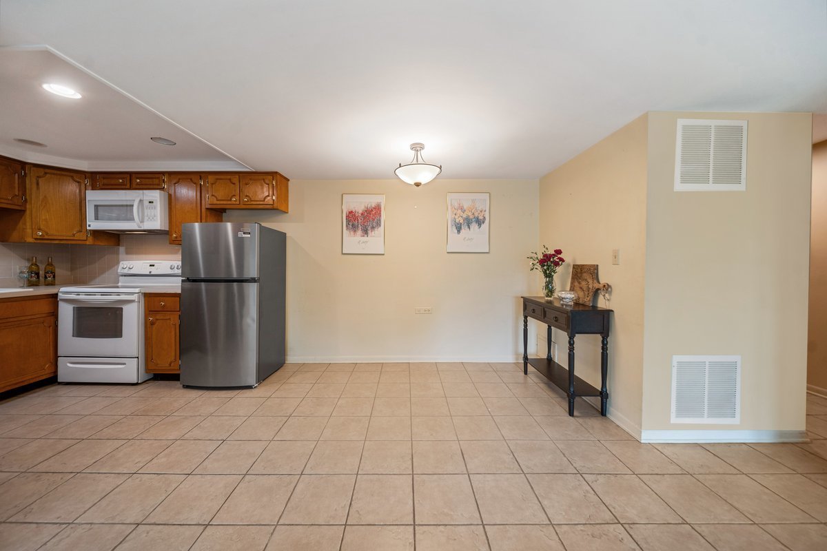 5300 Walnut Avenue #19C, Downers Grove, IL 60515
