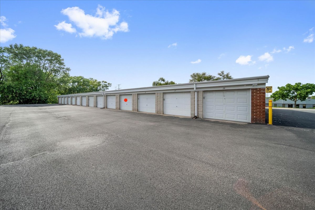 5300 Walnut Avenue #19C, Downers Grove, IL 60515