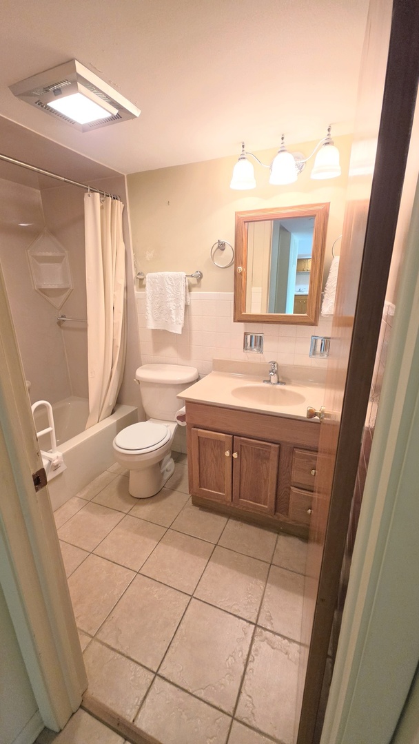5300 Walnut Avenue #19C, Downers Grove, IL 60515