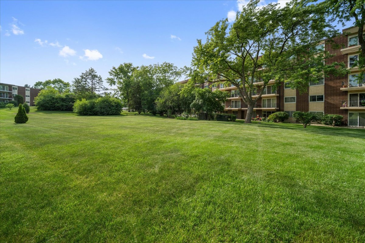 5300 Walnut Avenue #19C, Downers Grove, IL 60515