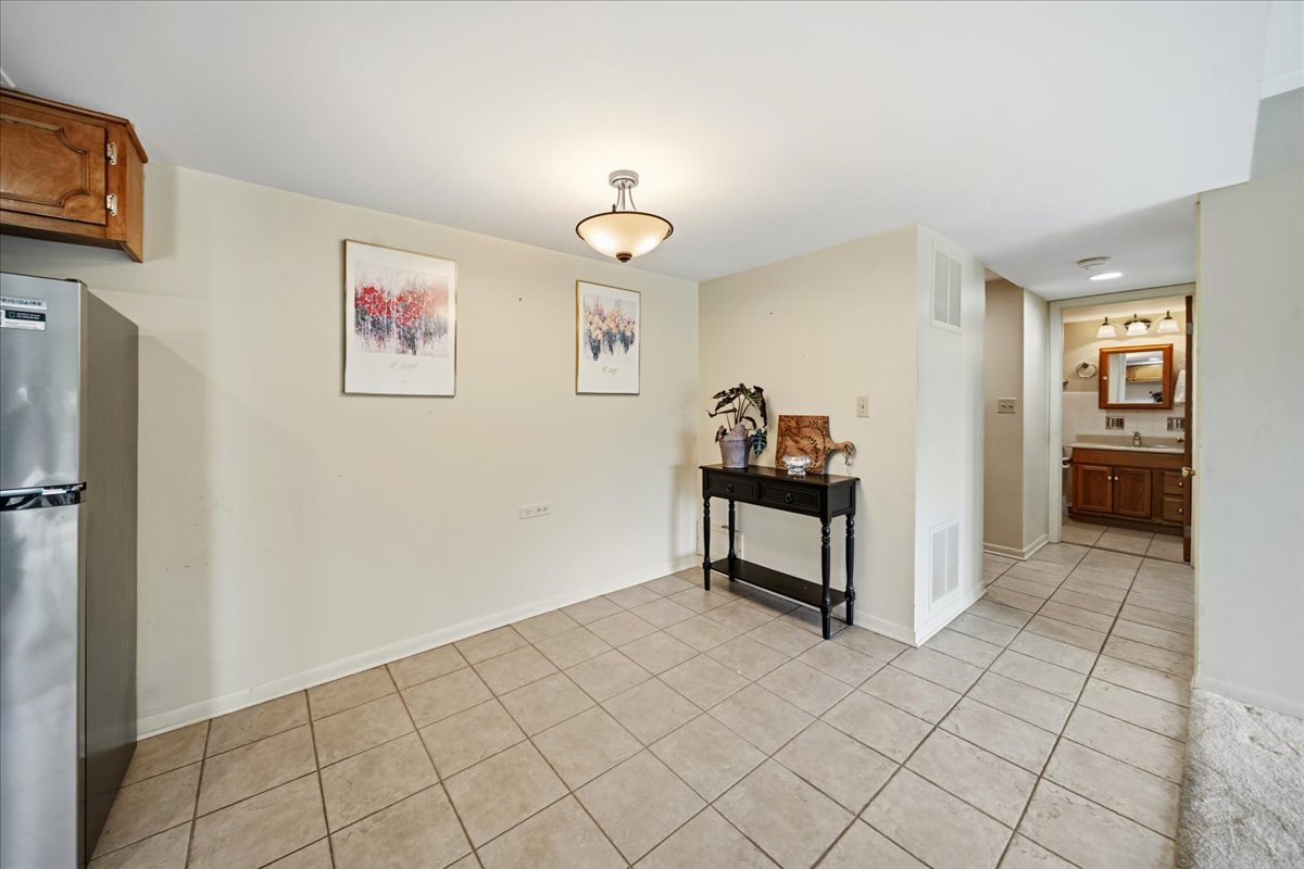 5300 Walnut Avenue #19C, Downers Grove, IL 60515