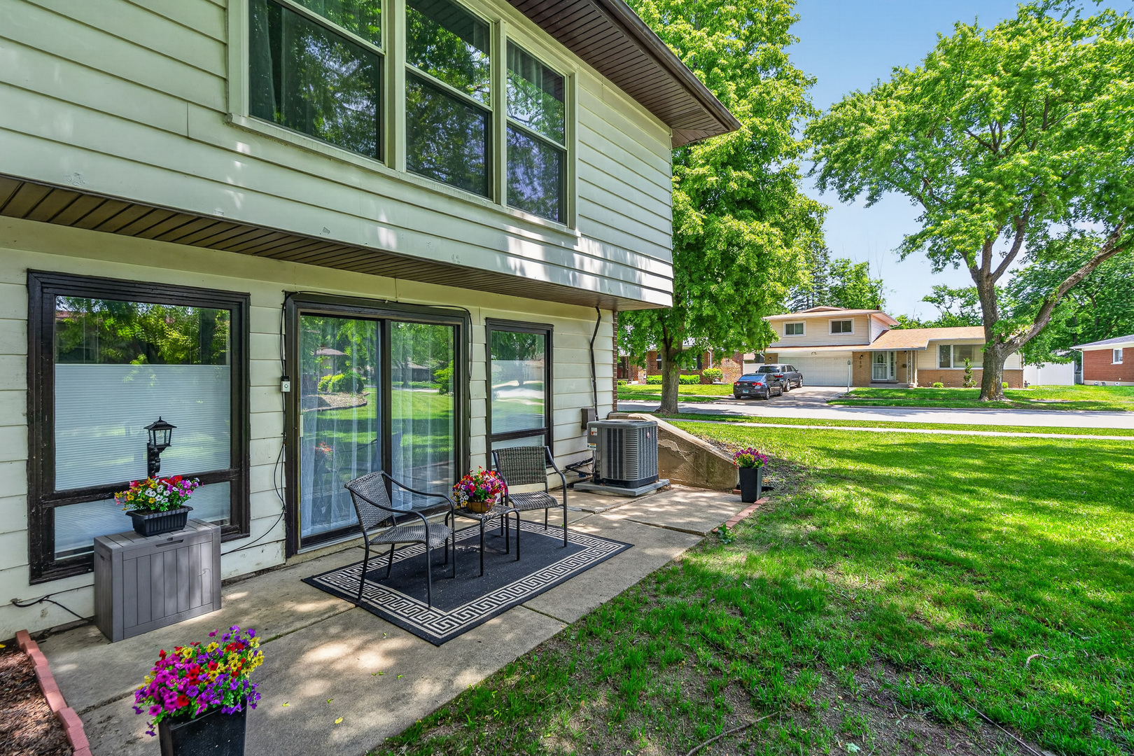 702 W Fitzhenry Court, Glenwood, IL 60425