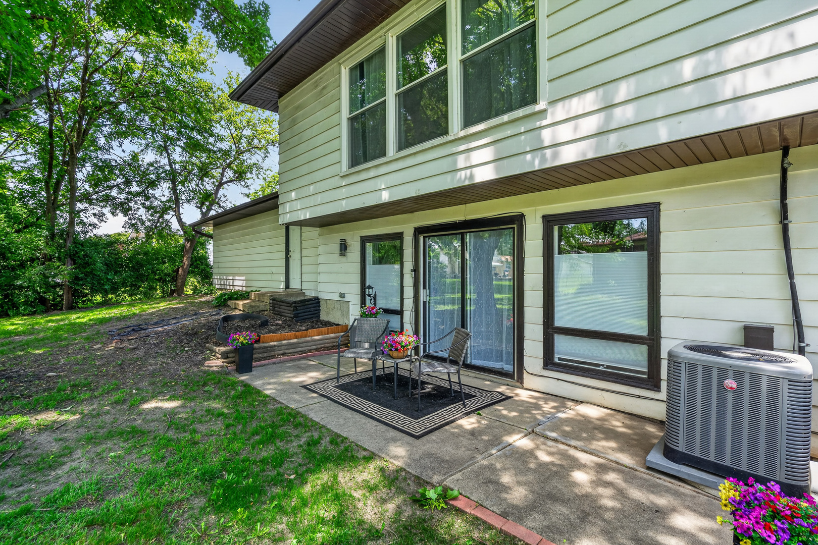 702 W Fitzhenry Court, Glenwood, IL 60425