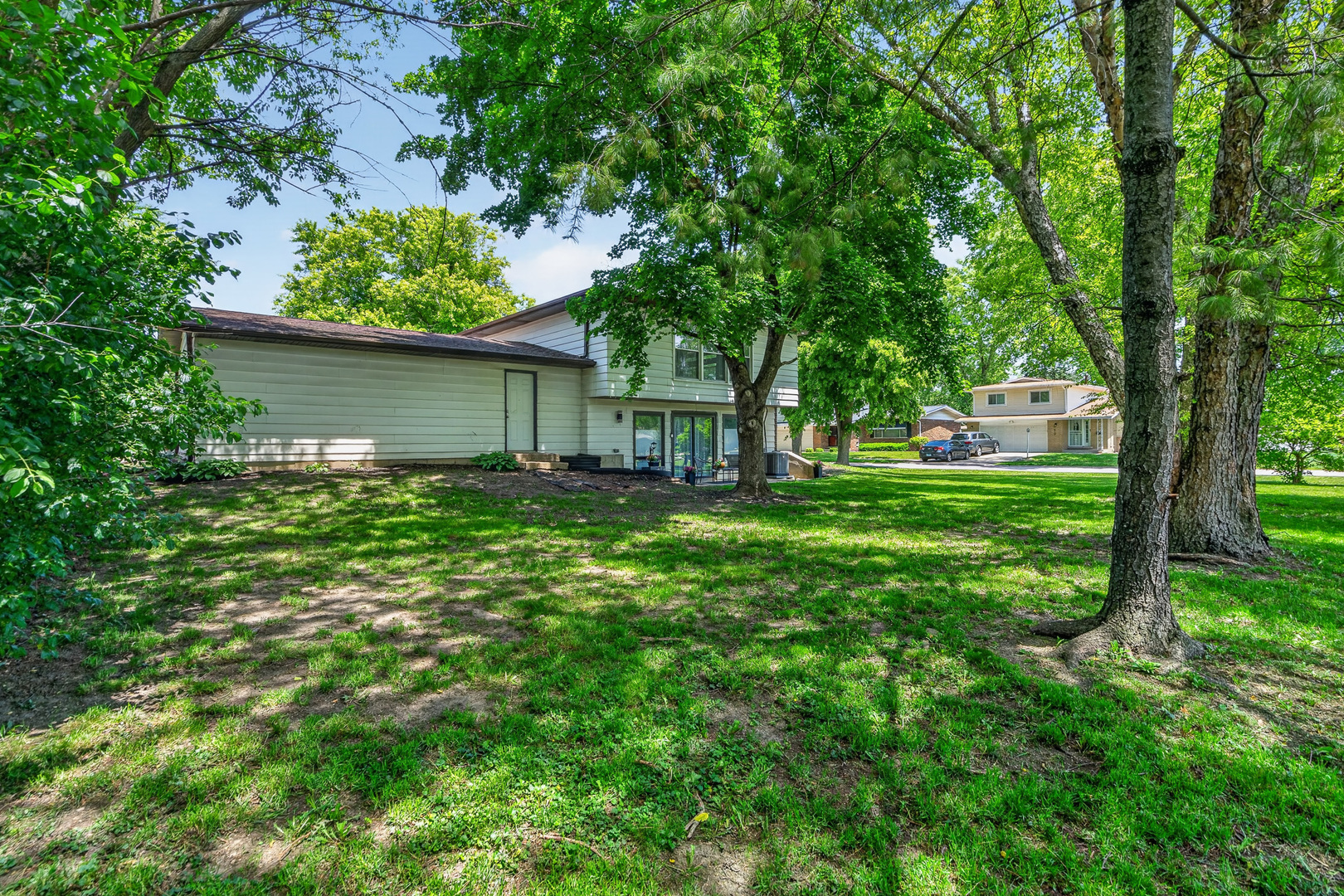 702 W Fitzhenry Court, Glenwood, IL 60425