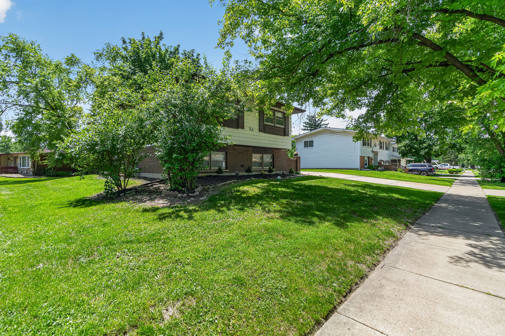 702 W Fitzhenry Court, Glenwood, IL 60425
