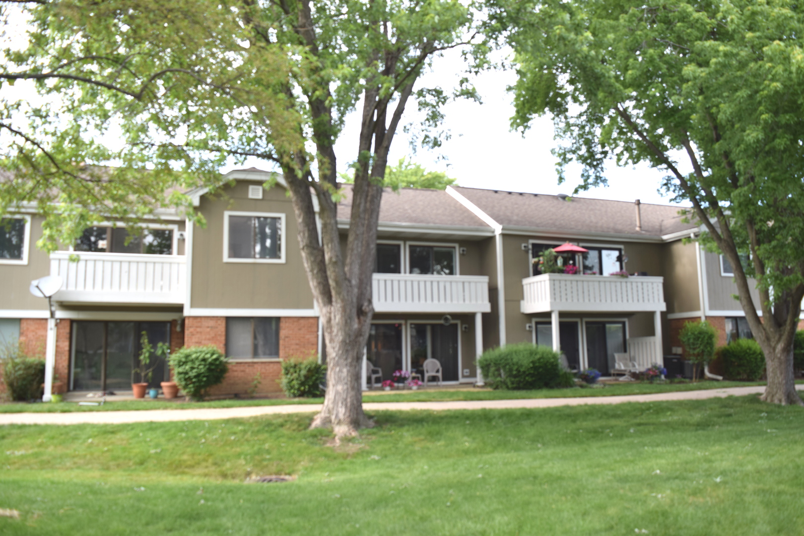 285 Mayfair Lane #2C, Schaumburg, IL 60193