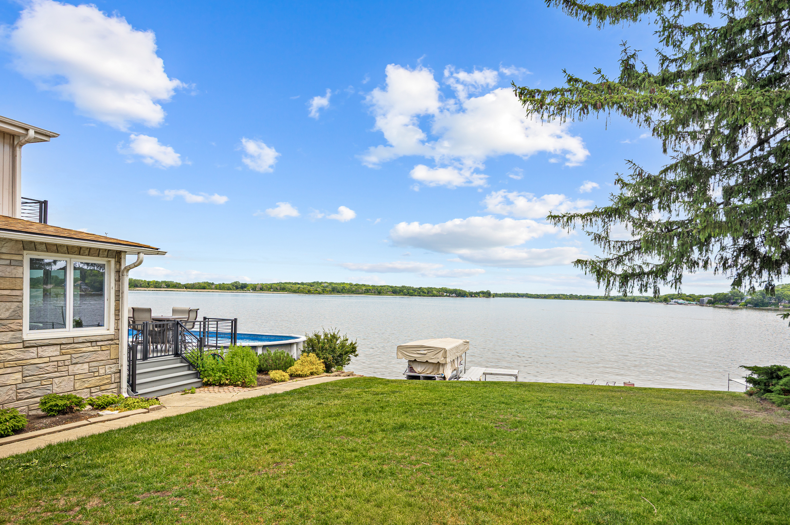 183 Riverside Island Drive, Fox Lake, IL 60020