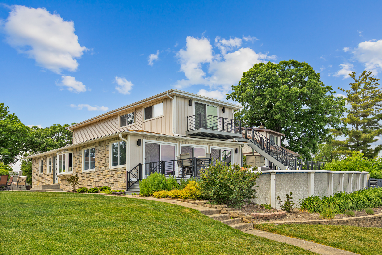 183 Riverside Island Drive, Fox Lake, IL 60020