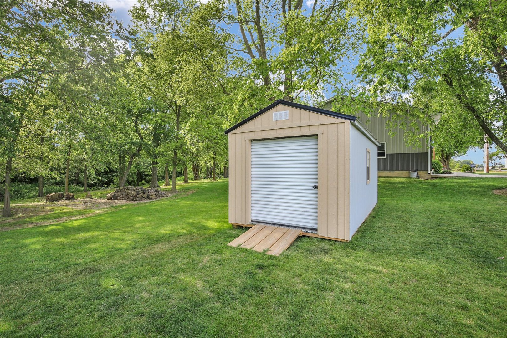 8909 N 2300 East Road, Fairbury, IL 61739