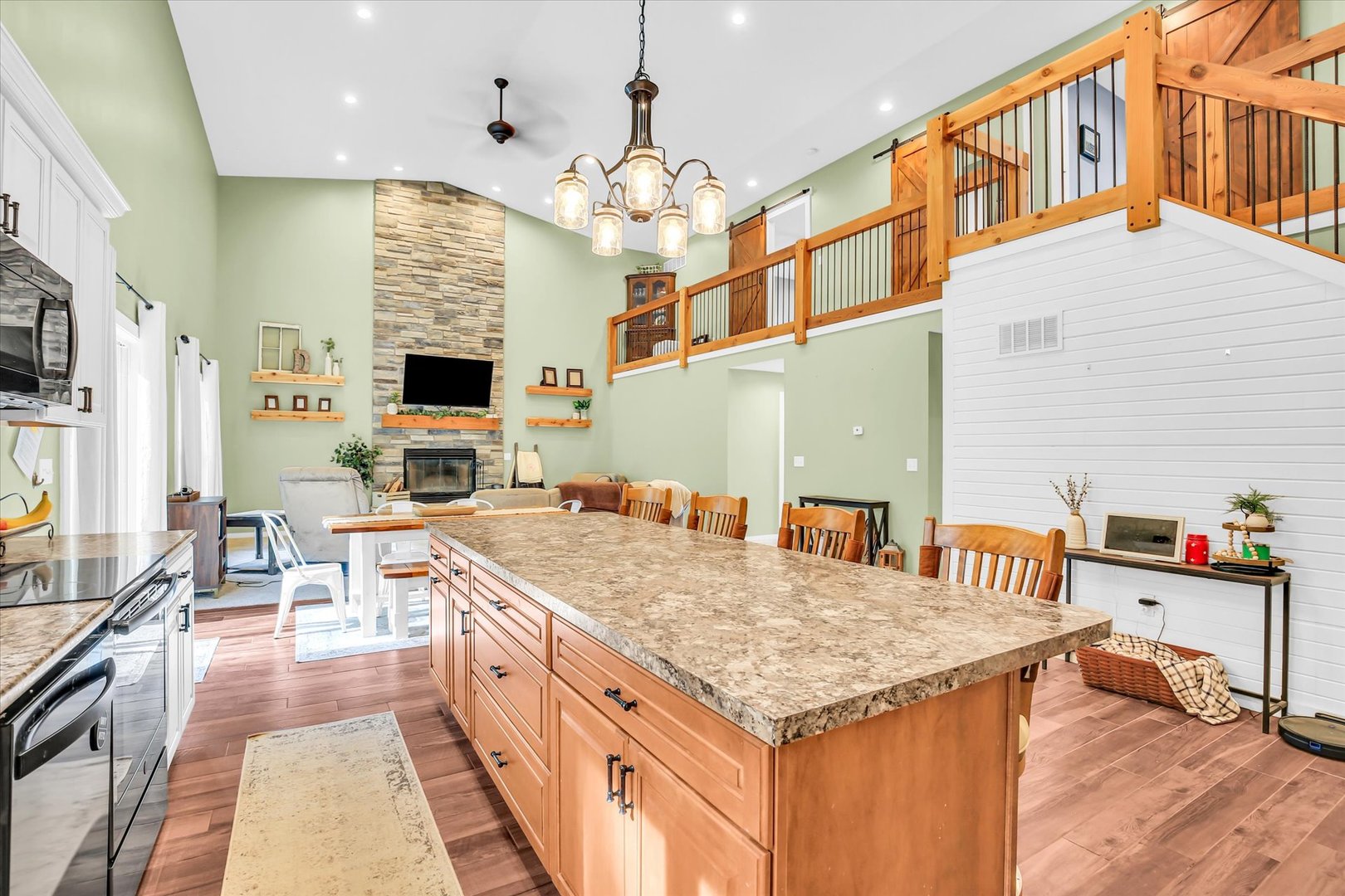 8909 N 2300 East Road, Fairbury, IL 61739