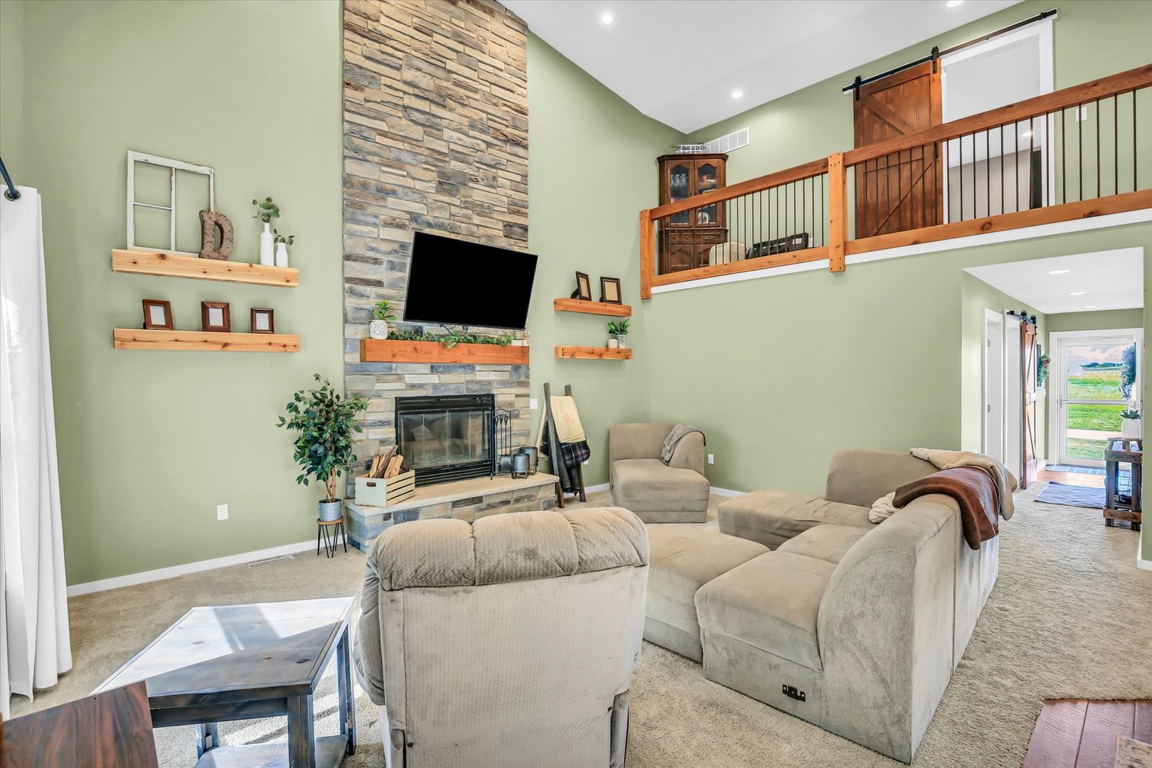 8909 N 2300 East Road, Fairbury, IL 61739