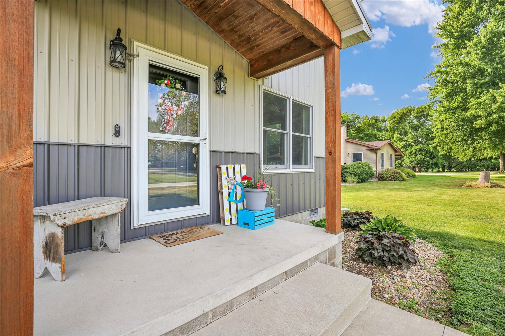 8909 N 2300 East Road, Fairbury, IL 61739