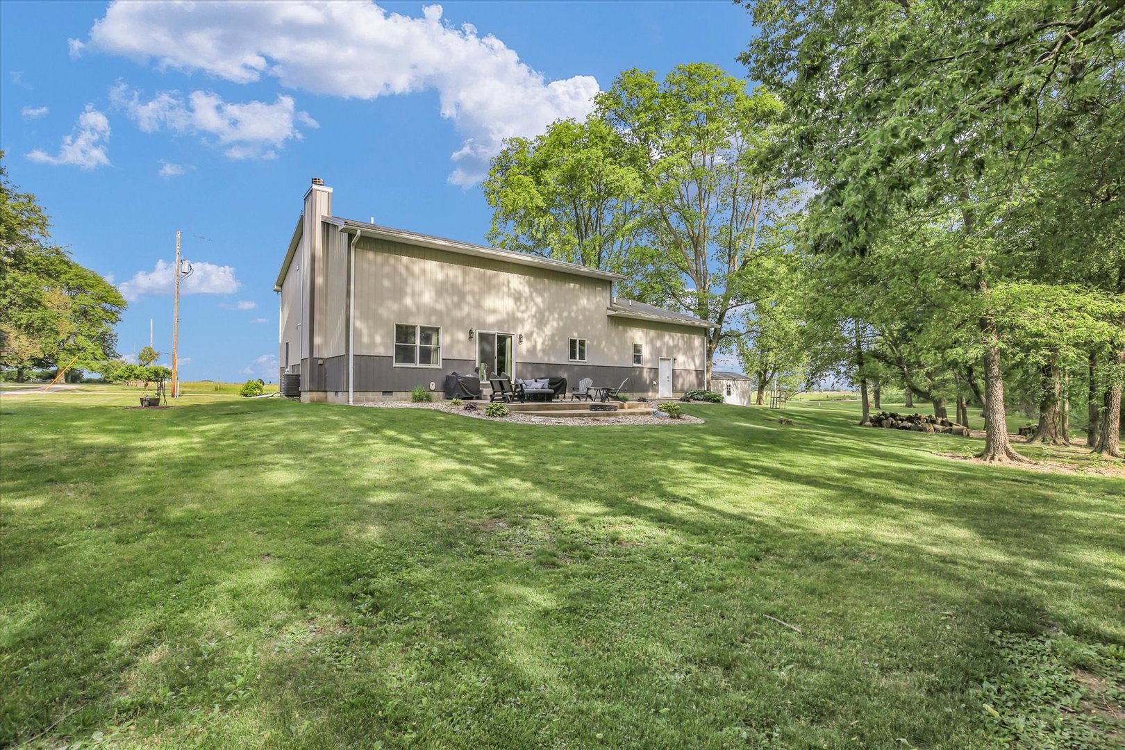 8909 N 2300 East Road, Fairbury, IL 61739