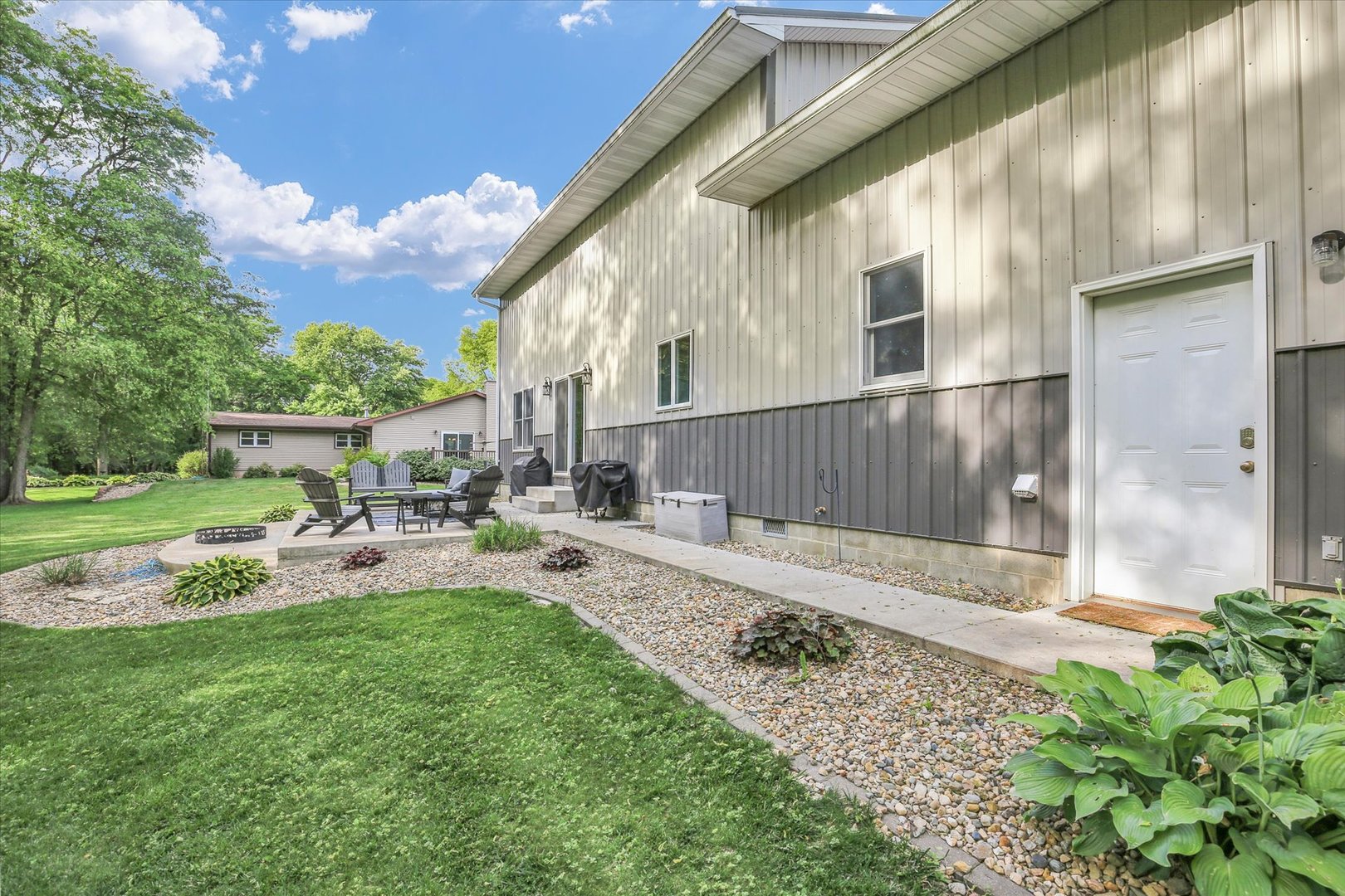 8909 N 2300 East Road, Fairbury, IL 61739