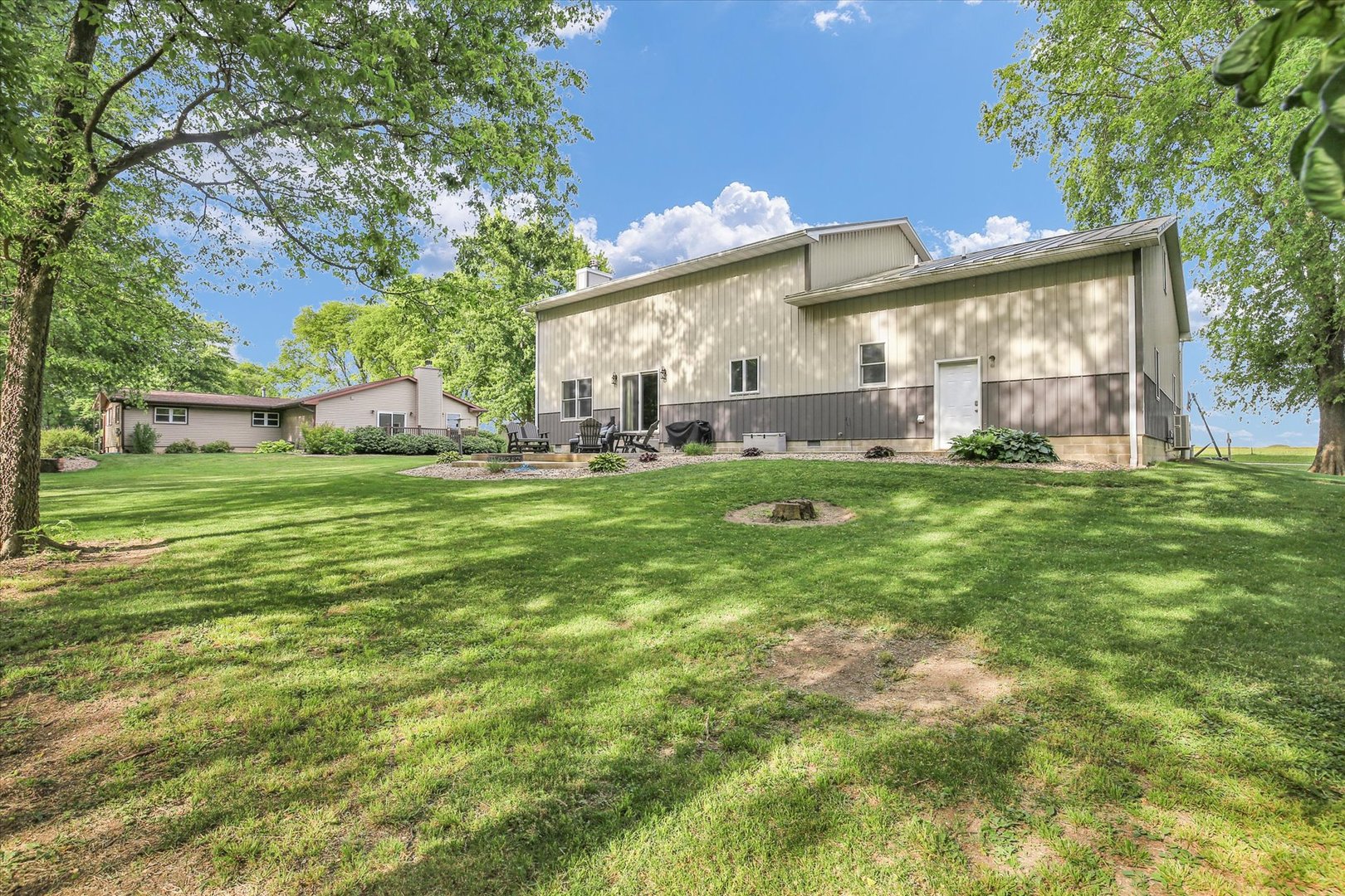 8909 N 2300 East Road, Fairbury, IL 61739