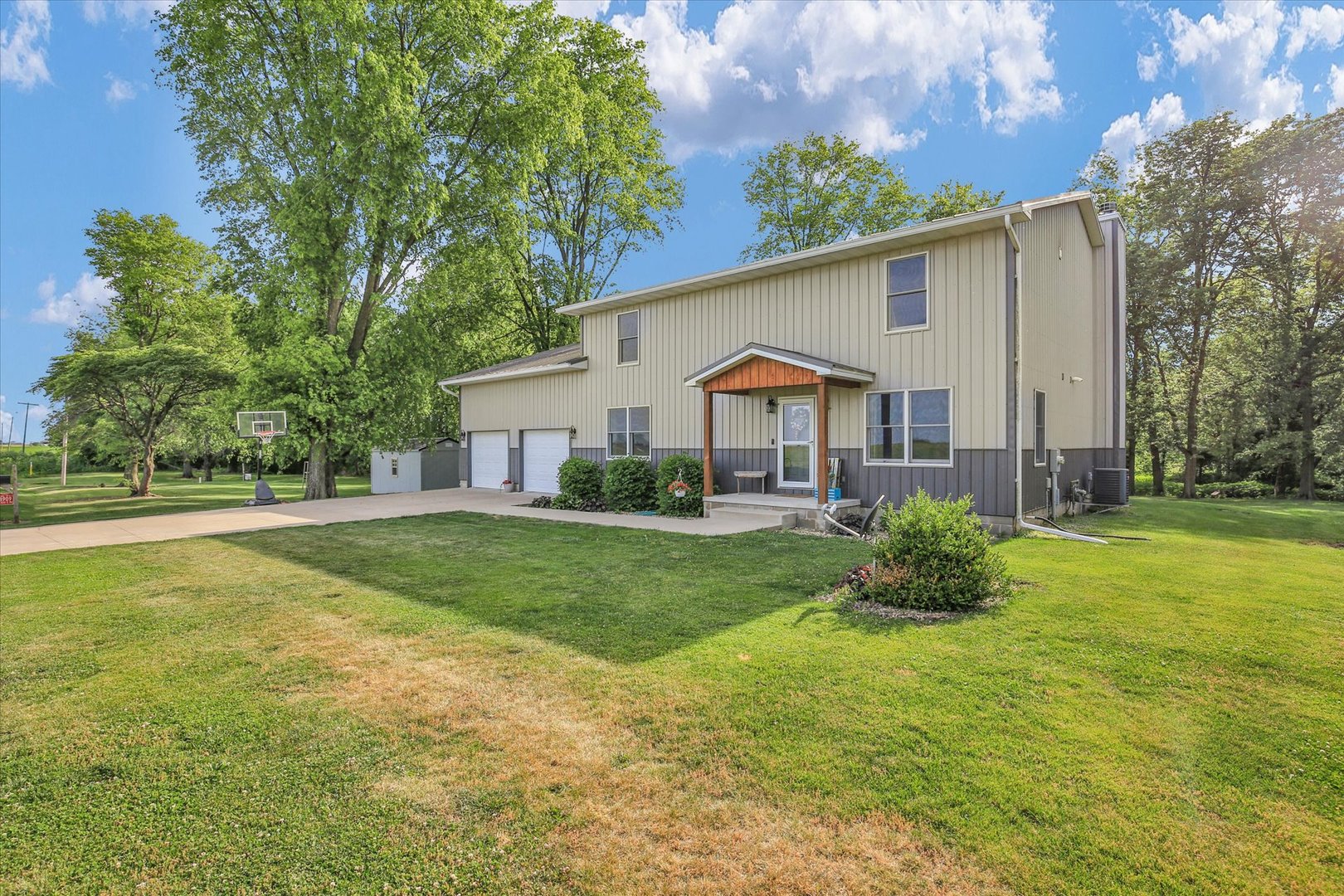 8909 N 2300 East Road, Fairbury, IL 61739