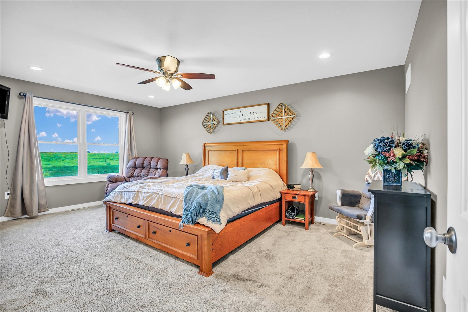 8909 N 2300 East Road, Fairbury, IL 61739