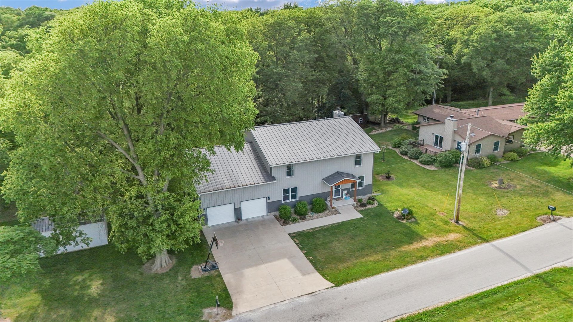 8909 N 2300 East Road, Fairbury, IL 61739
