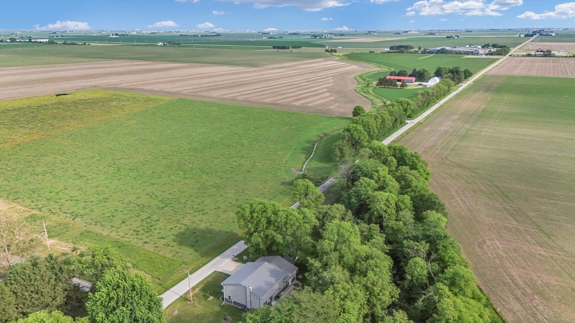 8909 N 2300 East Road, Fairbury, IL 61739