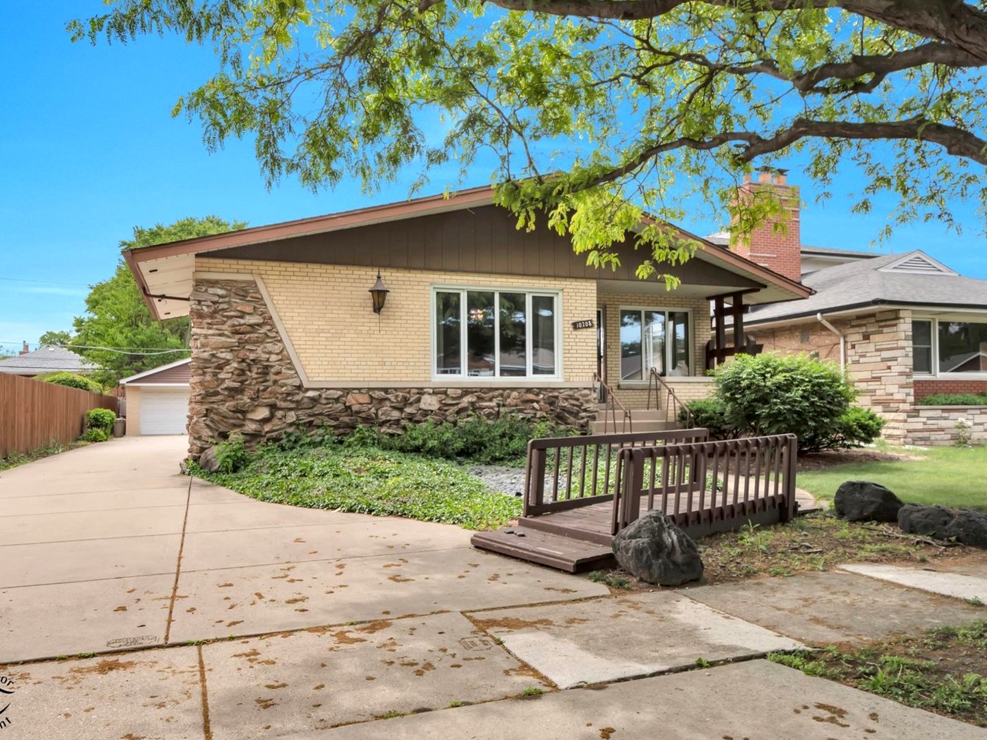 10208 S Saint Louis Avenue, Evergreen Park, IL 60805