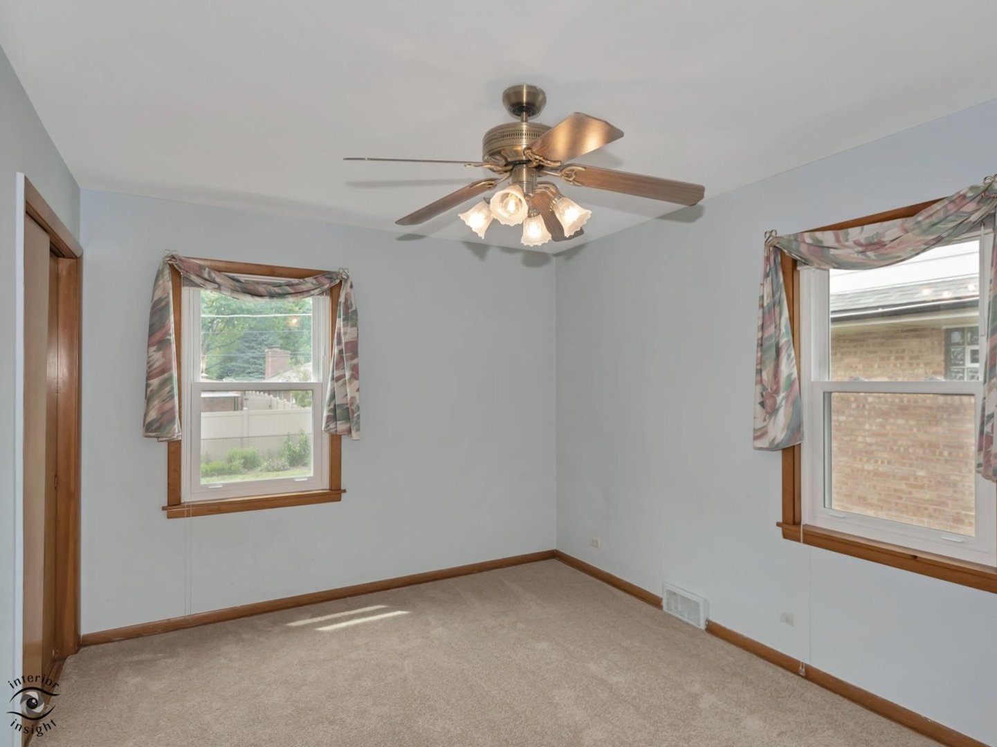10208 S Saint Louis Avenue, Evergreen Park, IL 60805