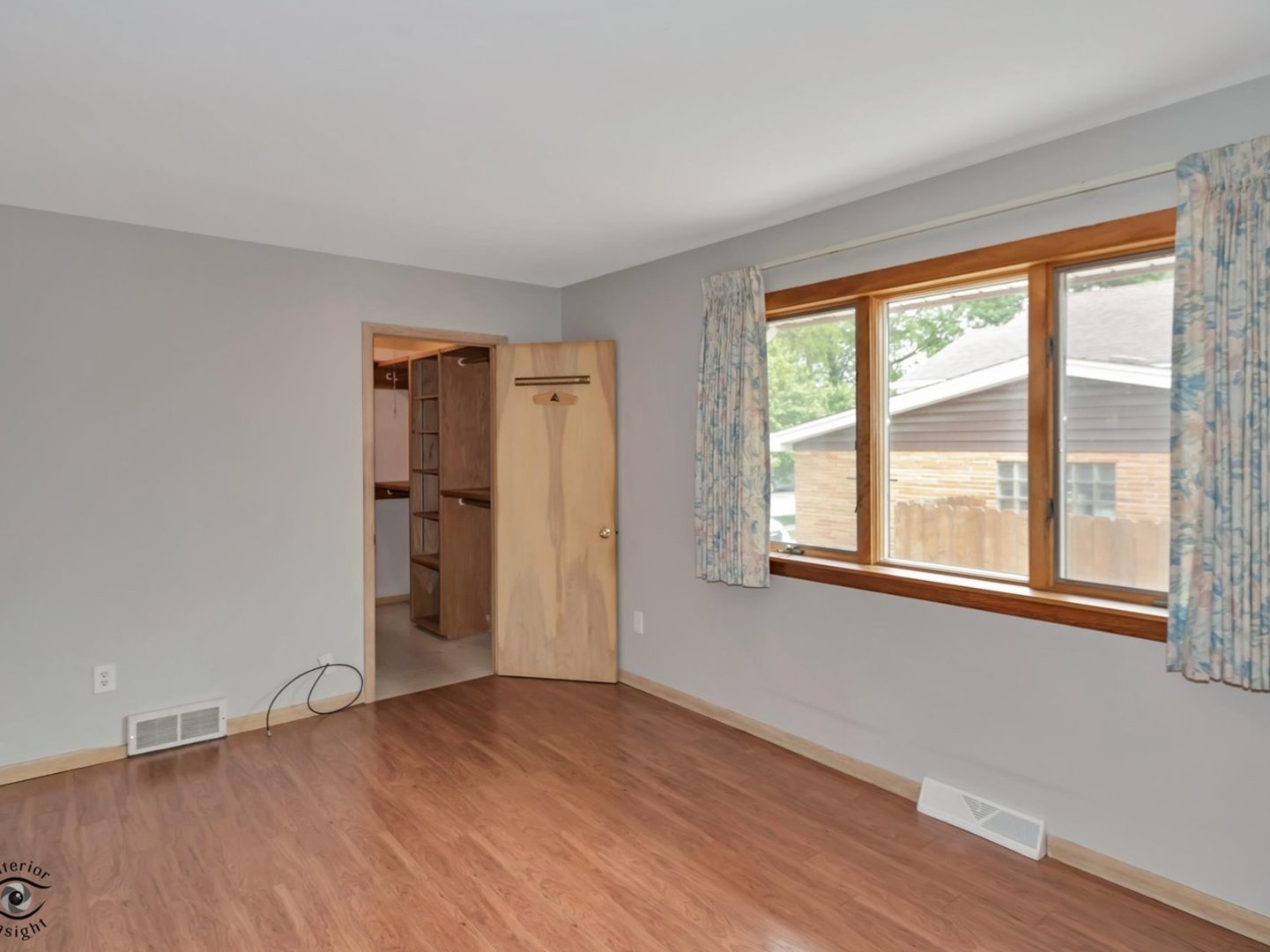 10208 S Saint Louis Avenue, Evergreen Park, IL 60805