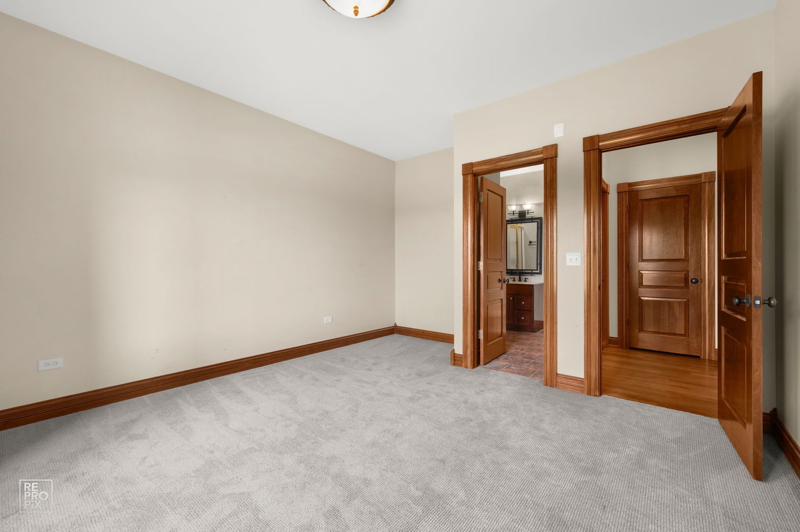 11N720 Muirhead Road, Elgin, IL 60124